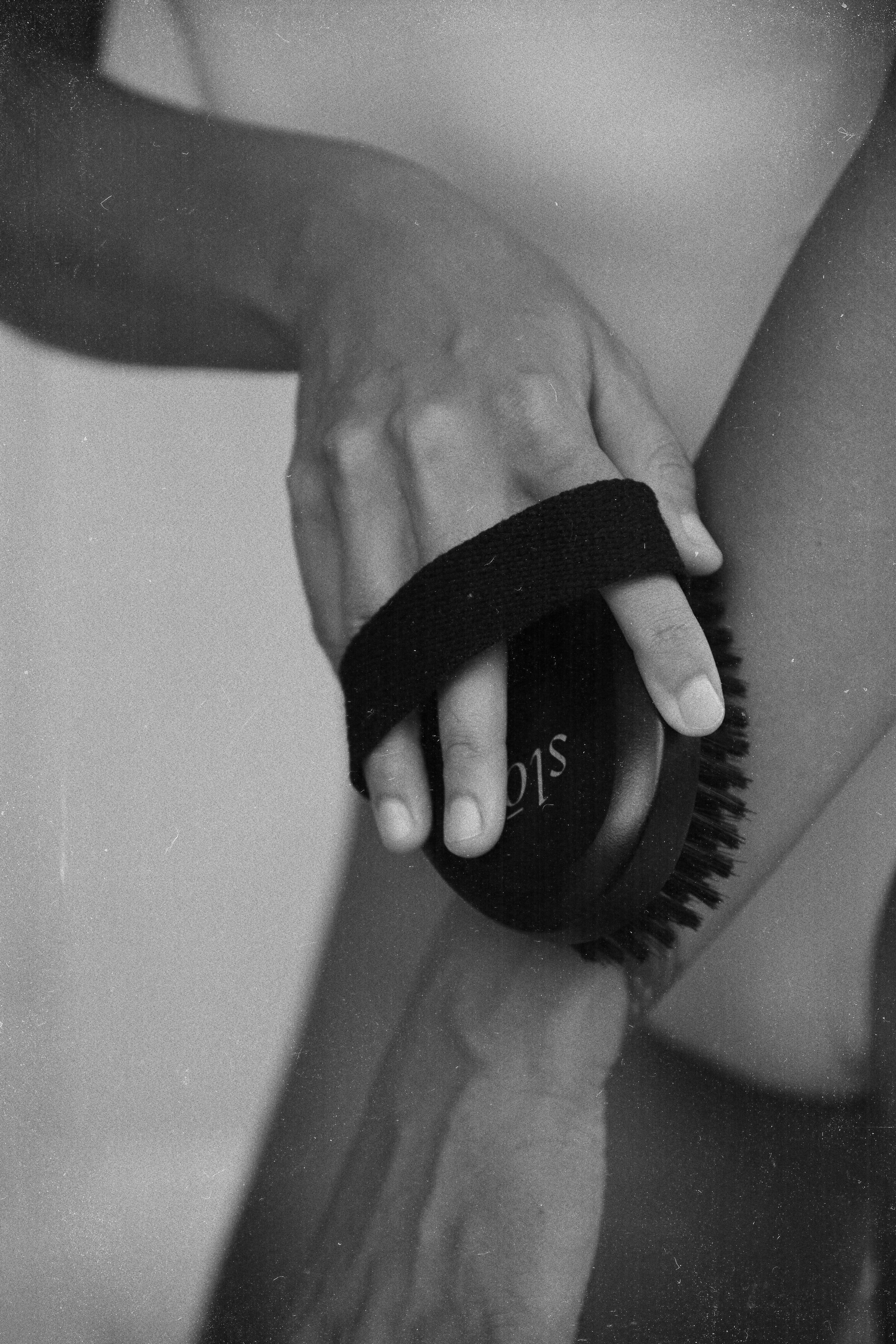 How to Dry Brush: A Ritual for Lymphatic Health & Radiant Skin