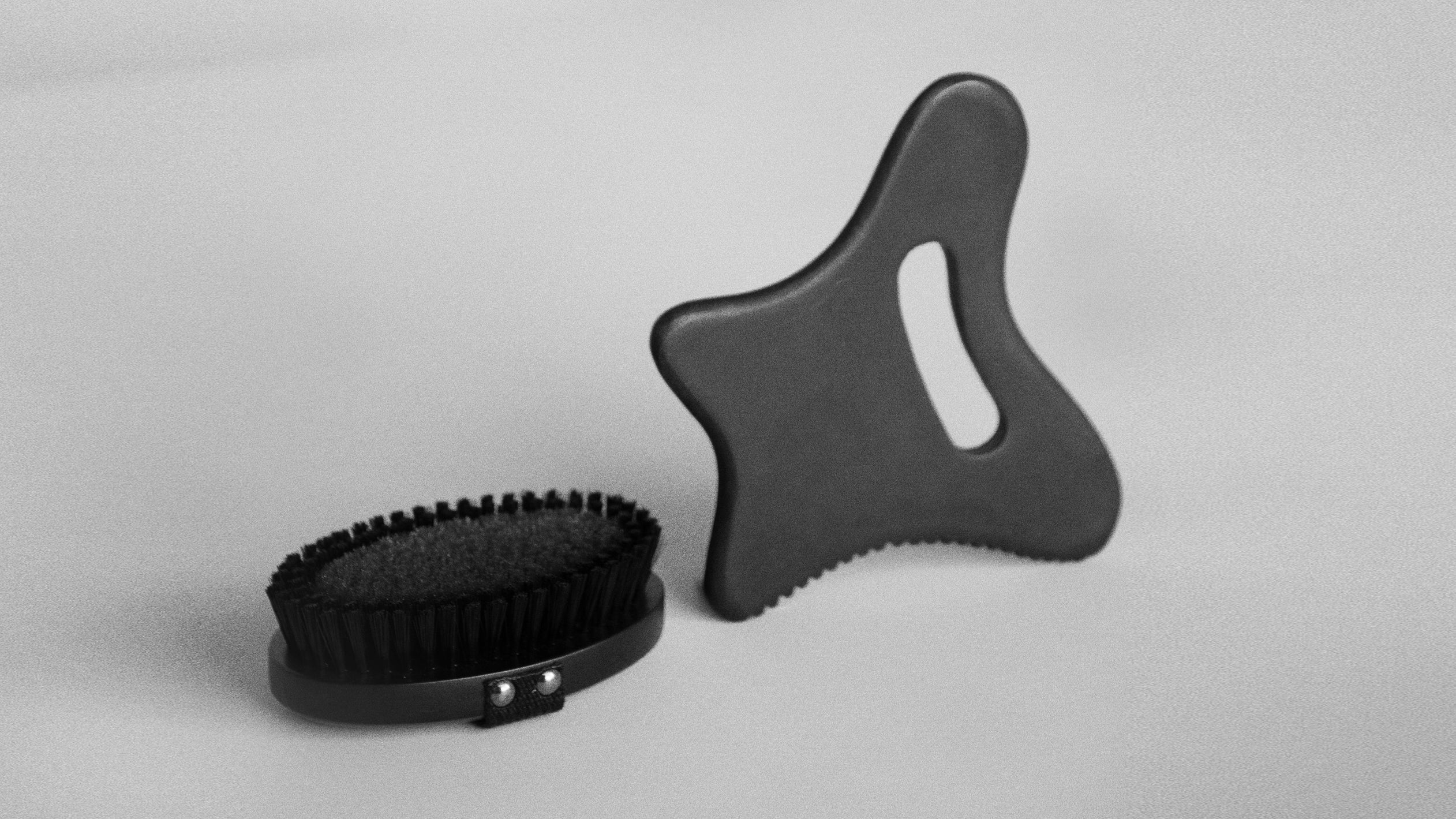 Body Gua Sha vs. Dry Brushing: Supporting Your Lymphatic System From All Angles